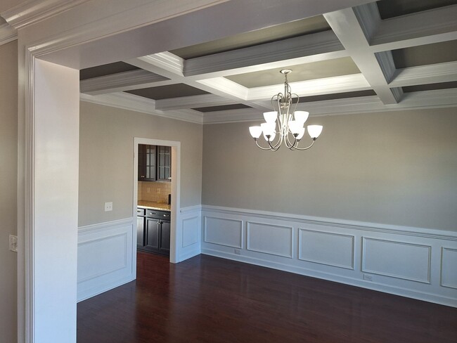 Building Photo - MARCH MOVE IN SPECIAL - $300 off FIRST FUL...