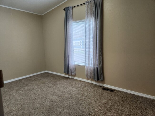 Building Photo - 1625 Main St