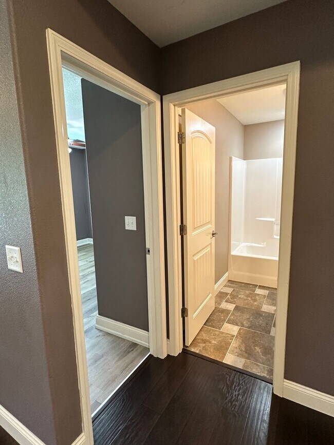 Building Photo - Well Maintained 3 Bed 2 Bath w/ Fence in Waynesville