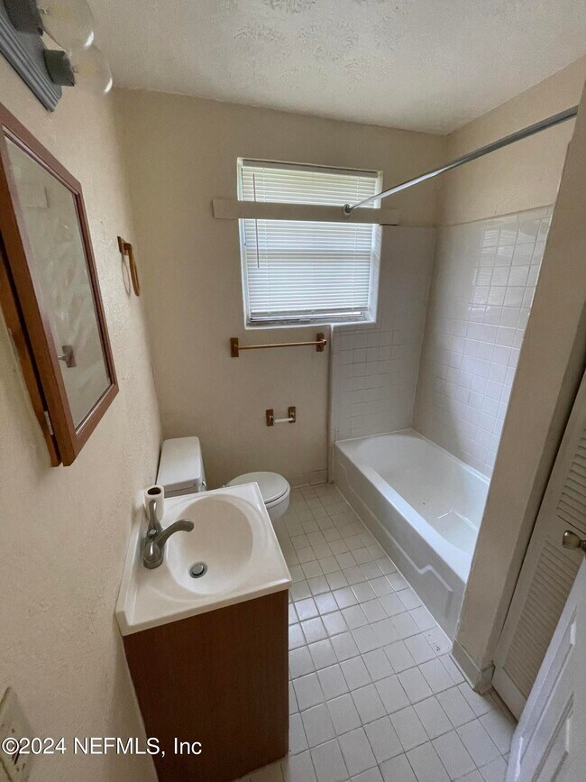 Building Photo - 2171 W 40th St