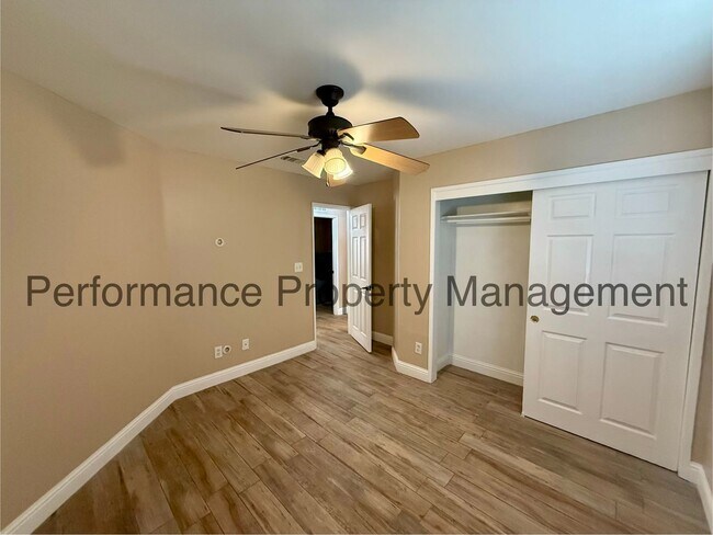 Building Photo - Spacious 5 Bed/3 Bath + Office in SW Bakersfield w/ RBP & $0 Deposit Option