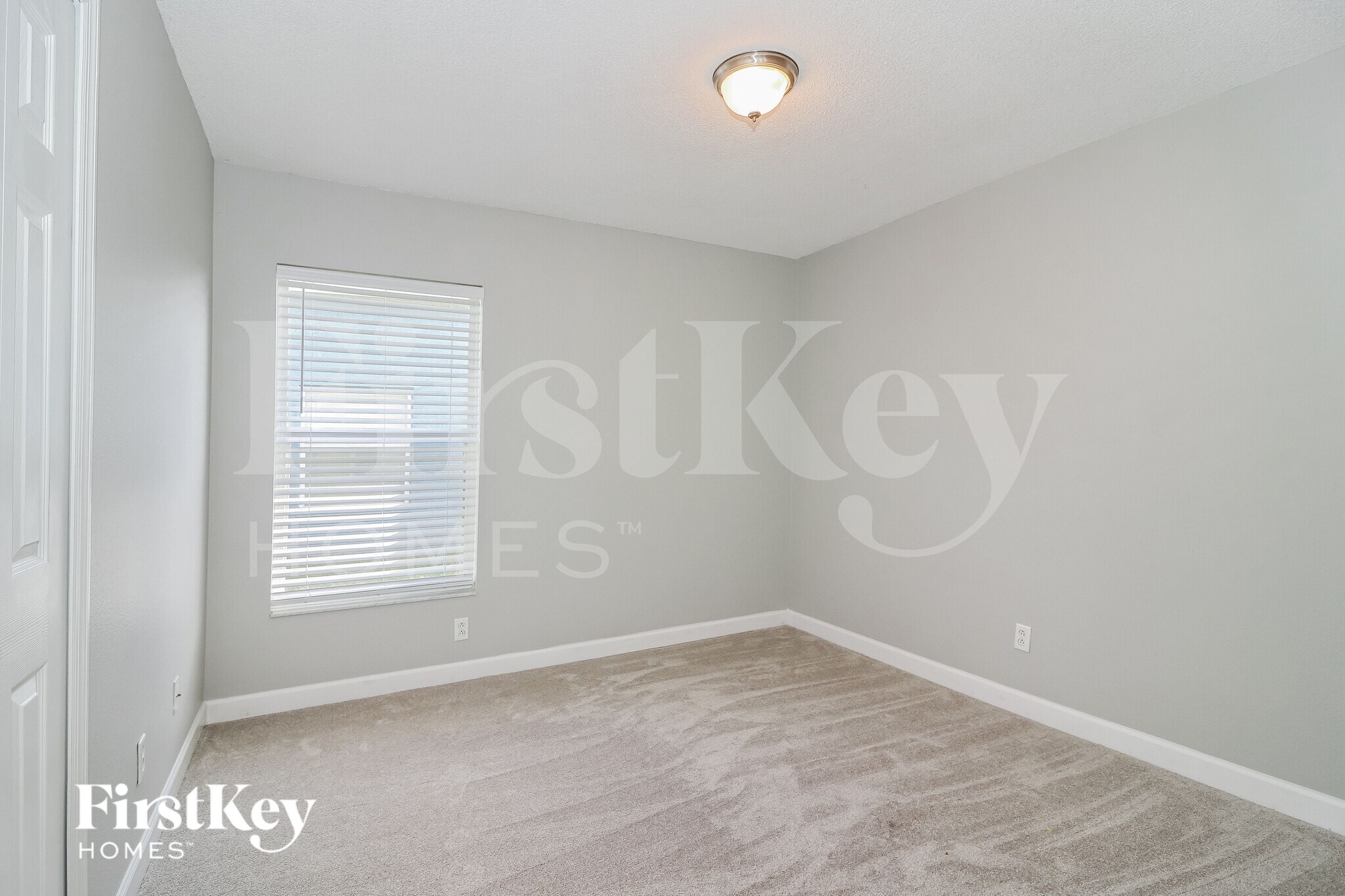 Building Photo - 12025 Larson Ln