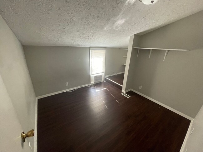 Building Photo - $750 a month - 4 bed, 2 bath apartment - the price is for whole unit, not per bedroom