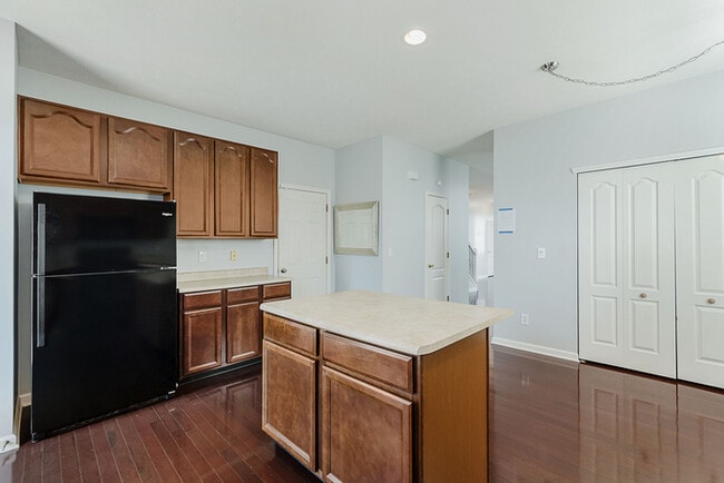 Building Photo - Beautiful brick townhome in Fishers’ Hannover