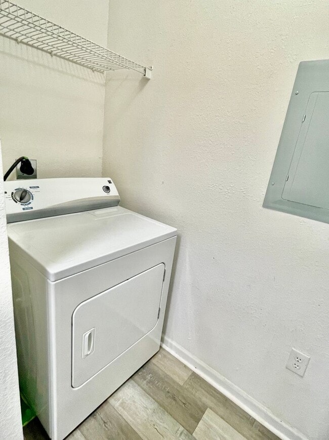 Building Photo - Barksdale 2 Bed / 2 Bath