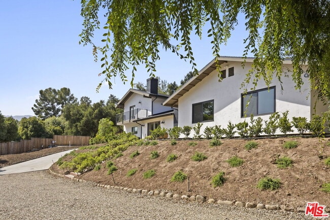 Building Photo - 1131 Rancho Dr