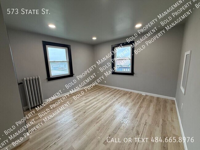 Building Photo - 573 State St