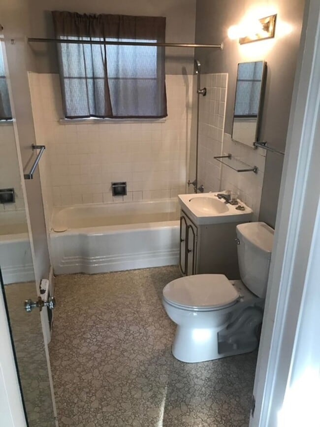 Building Photo - KF2