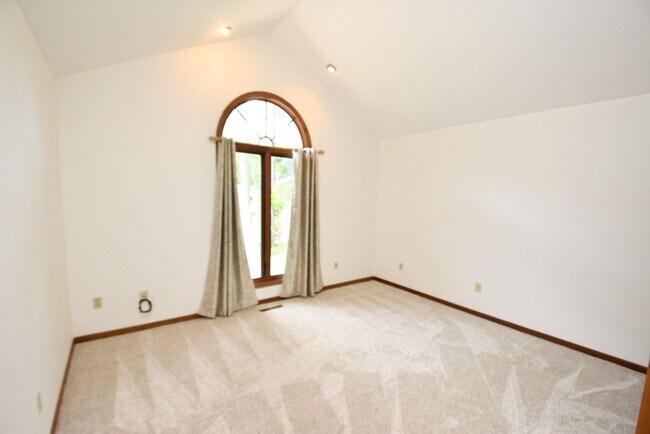 Building Photo - Waterfront Condo in Penn Schools District, 4 bedroom, 3 full baths!