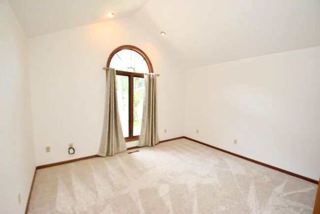Building Photo - Waterfront Condo in Penn Schools District,...