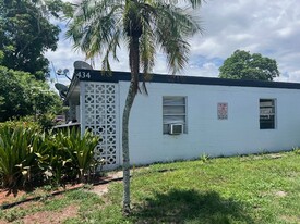 Building Photo - 434 Roseland Dr