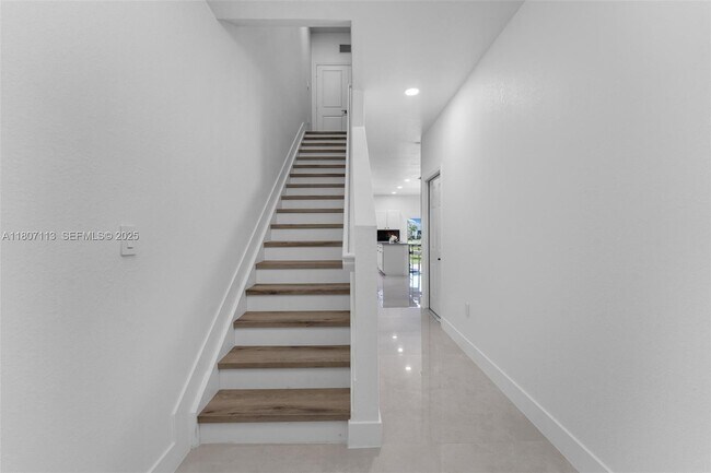 Building Photo - 617 SW 11th St