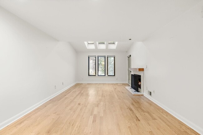 Building Photo - 766 Spinnaker Ct