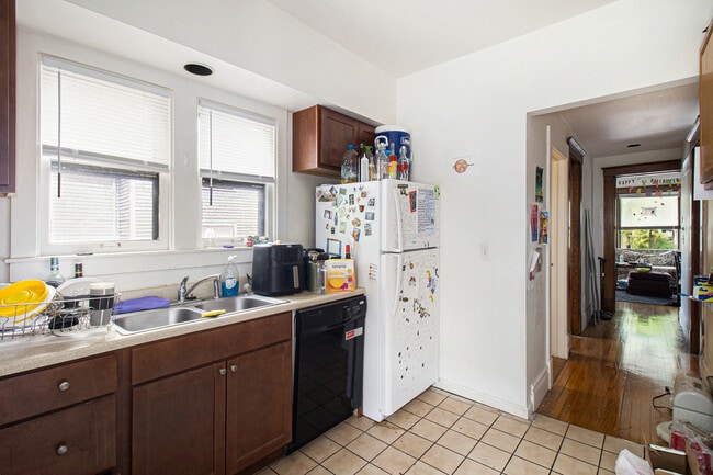 Building Photo - 716 e kingsley-