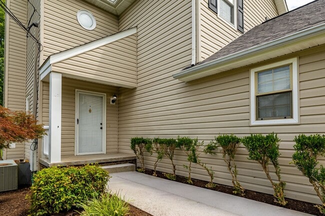 Building Photo - 8807 Ryegate Dr