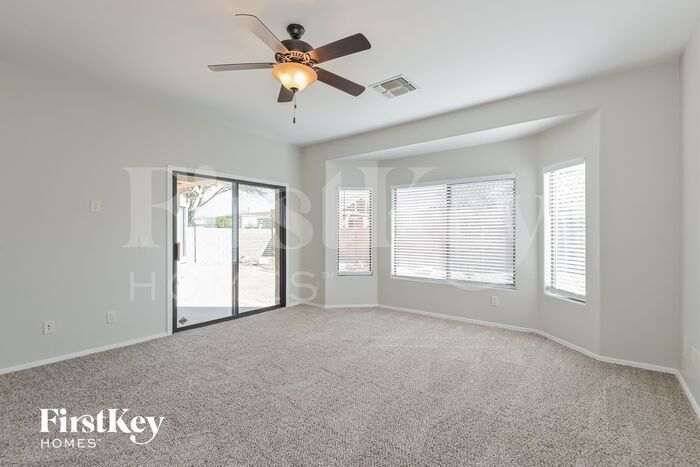 Building Photo - 10588 E Oakbrook St