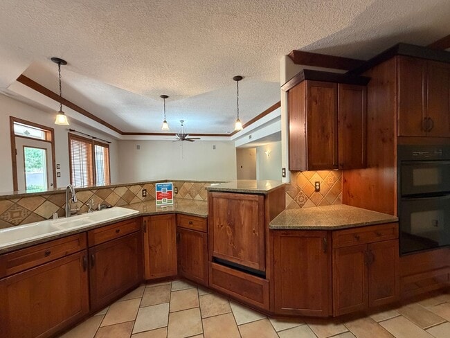 Building Photo - Beautiful 3 Bedroom Single Story Custom Home Plus Office Available Near Tramway Blvd NE & I-40!