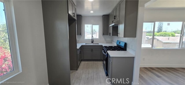 Building Photo - 833 E 92nd St