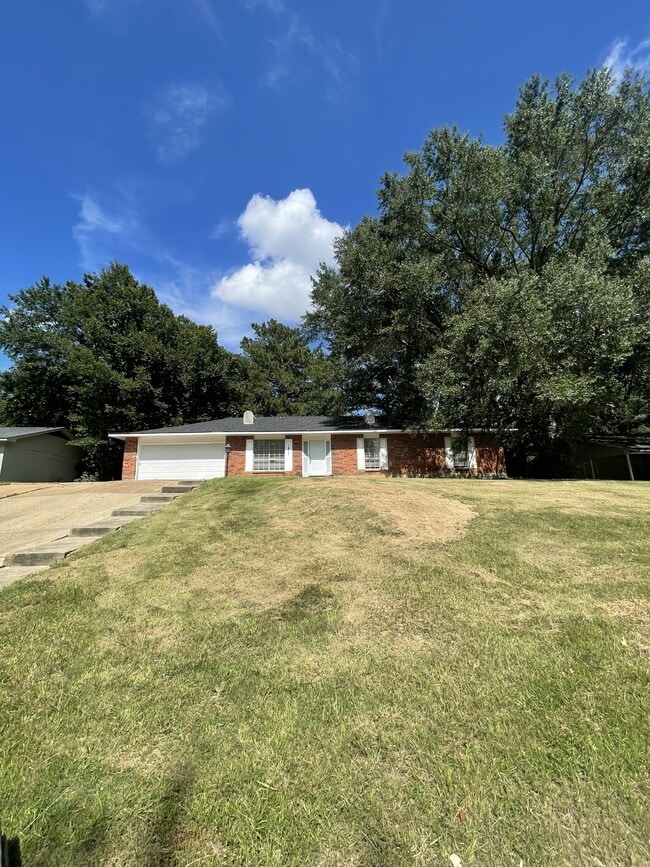 Primary Photo - 1422 Wooddell Dr