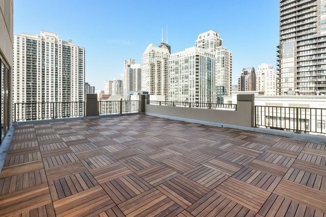 Building Photo - 635 N Dearborn St