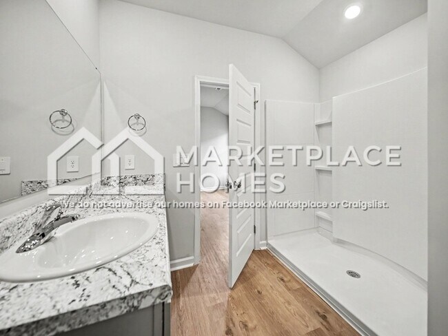 Building Photo - 1728 Amber Ave