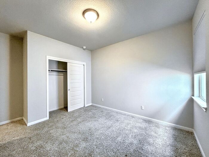 Building Photo - 12402 Zenyatta Dr