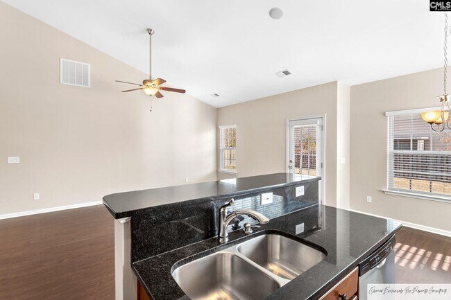 Building Photo - 825 Burnview Ln