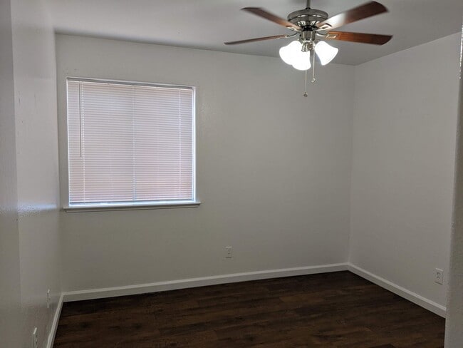 Building Photo - NW home offering plenty of amenities, clos...