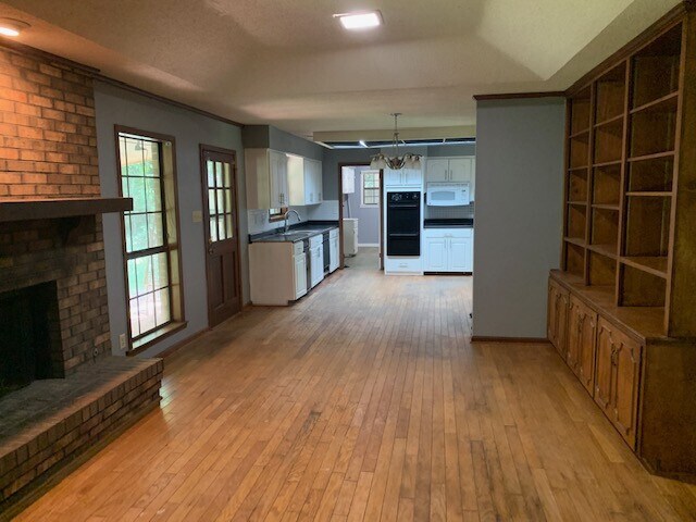 Building Photo - Large secluded 4 bedroom/2 bath in Blude Ridge Estates