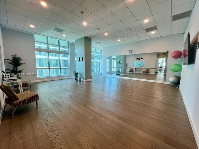 Building Photo - 300 S Biscayne Blvd