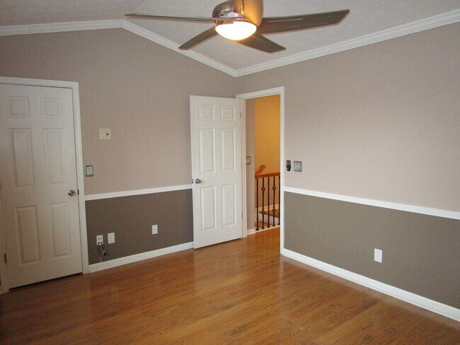 Building Photo - 2828 Florence Dr