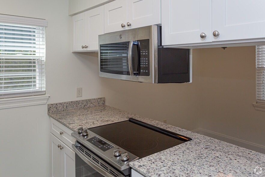 The Warwick Utilities Included 8001 Jefferson Hwy Baton Rouge LA