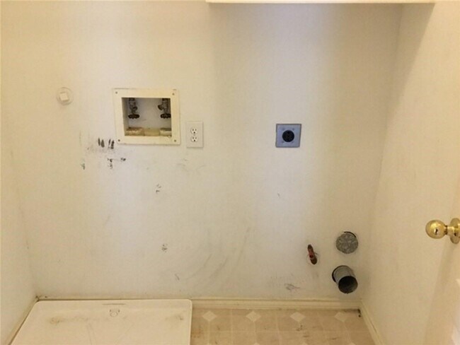 Building Photo - 6205 Ozark Tr