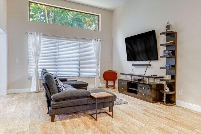 Building Photo - 2856 SW Mariposa Cir