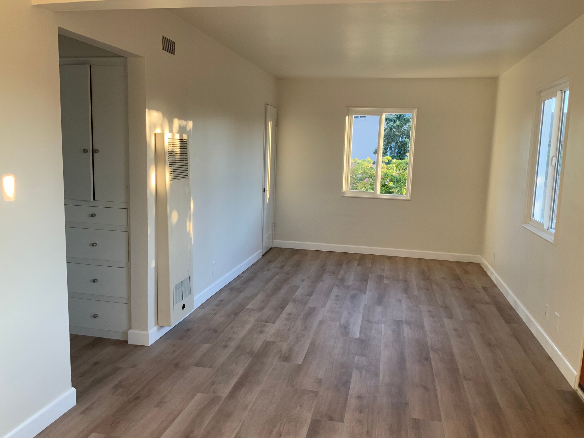 Building Photo - 4400 N Lakewood Blvd