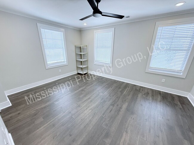 Building Photo - 1405 Pleasant Dr