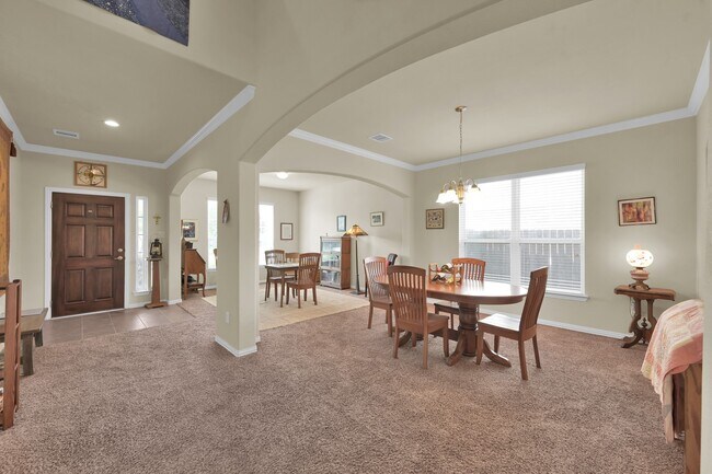 Building Photo - 241 Lake Estates Dr