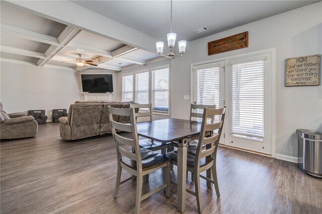 Building Photo - 7661 Silk Tree Pointe