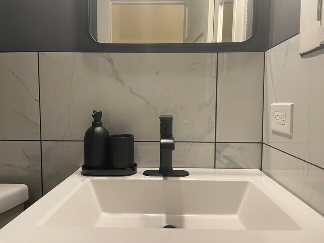 Building Photo - 1631 NW Everett St