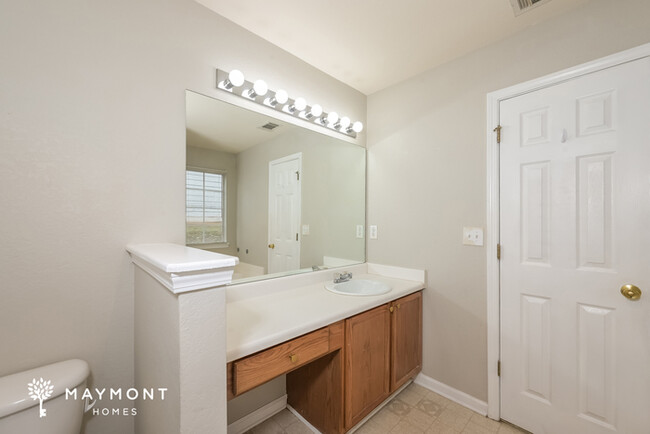Building Photo - Charming 3-Bedroom Home