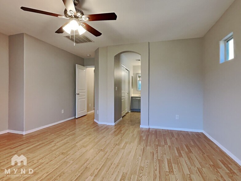 Building Photo - 1423 E Poncho Ln