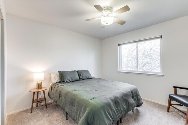 Building Photo - 4002 Biscay Dr