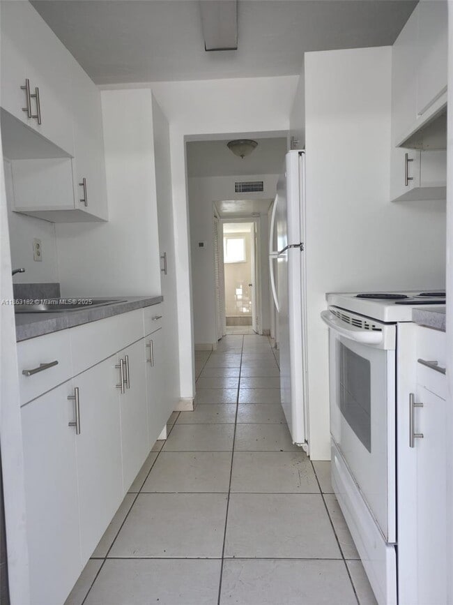 Building Photo - 2040 NE 170th St