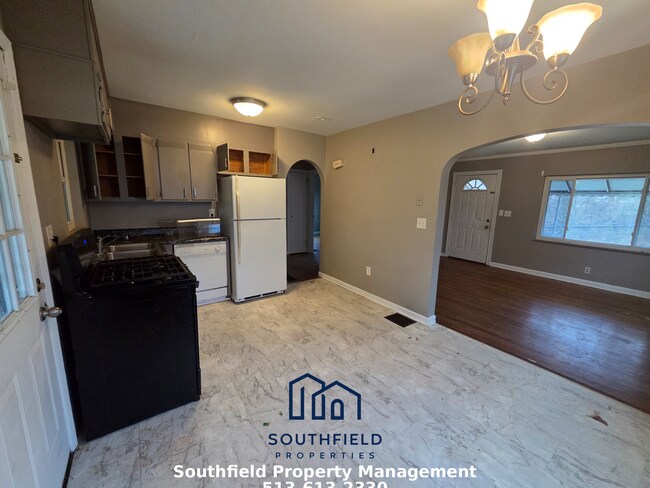 Building Photo - 319 Main Ave