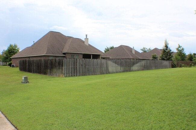 Building Photo - 4/3 IN FAIRHOPE'S NATURES TRAIL