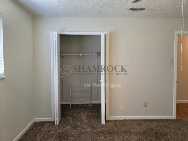 Building Photo - 1105 Willard