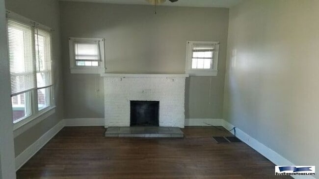 Building Photo - 2543 E 5th Ave