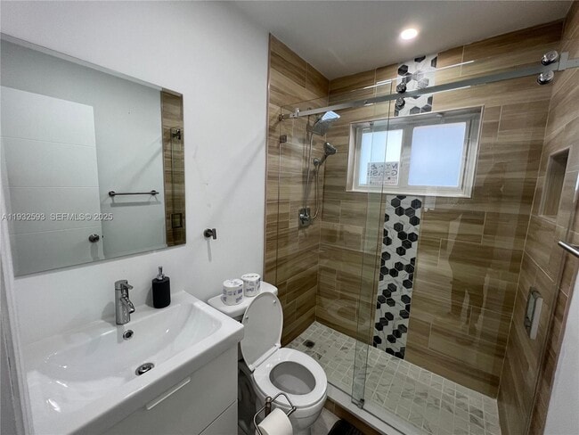 Building Photo - 1910 Thomas St