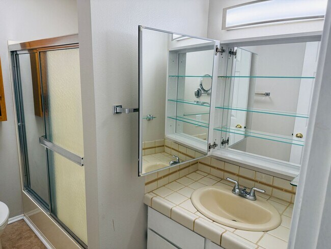 Building Photo - West End Condo with Pool and Central AC