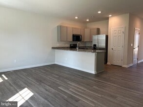 Building Photo - 119 Rae Ct